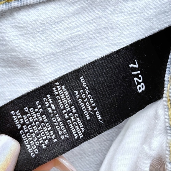 Fashion Nova Light Denim Wash Away We Go Balloon Mom Jeans Size 7/28 NWT - Picture 12 of 12